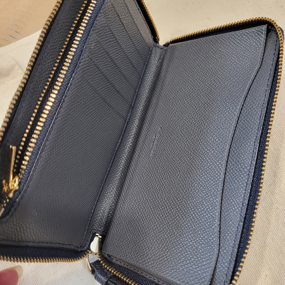 Coach wristlet - Picture 3 of 5